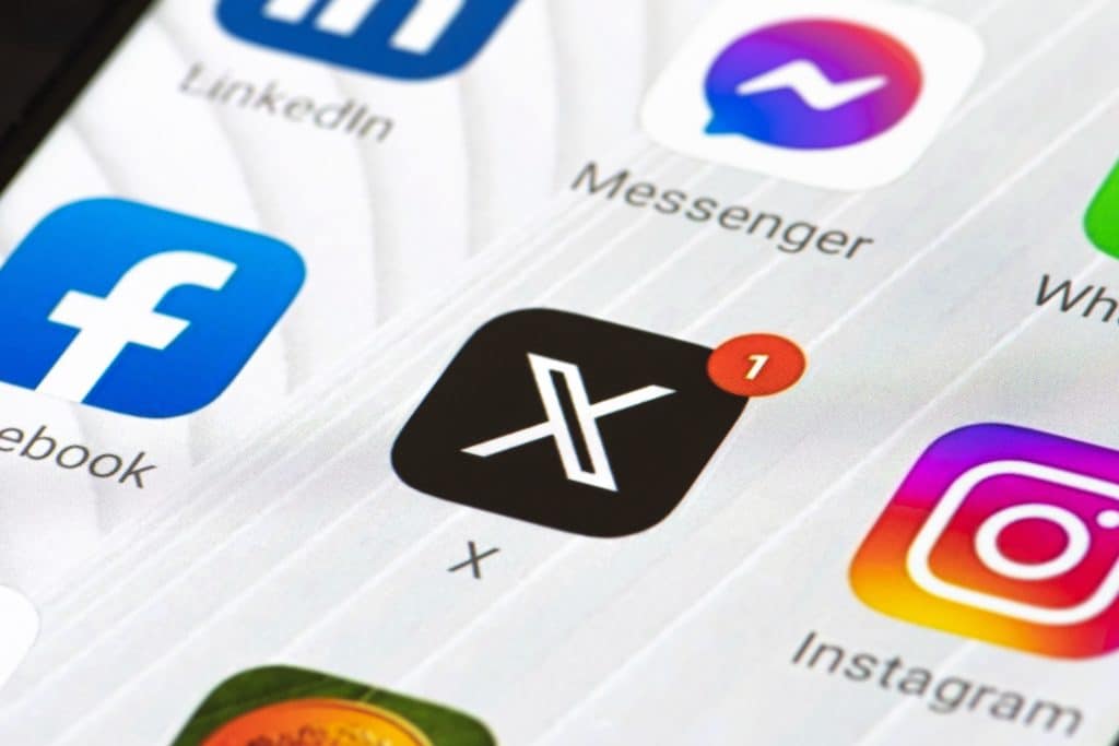France’s push for age restrictions on social media gains urgency